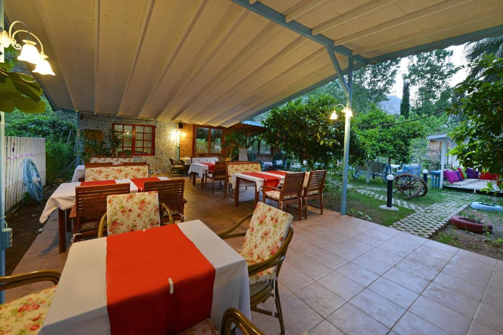 Adabella Pension Чирали Экстерьер фото