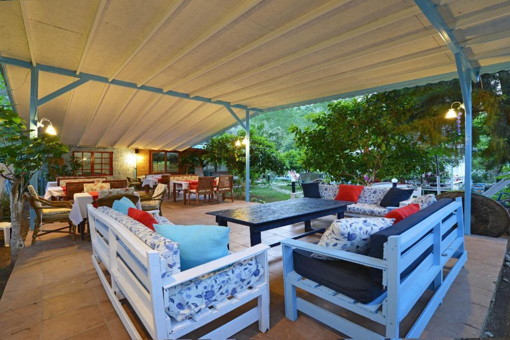 Adabella Pension Чирали Экстерьер фото